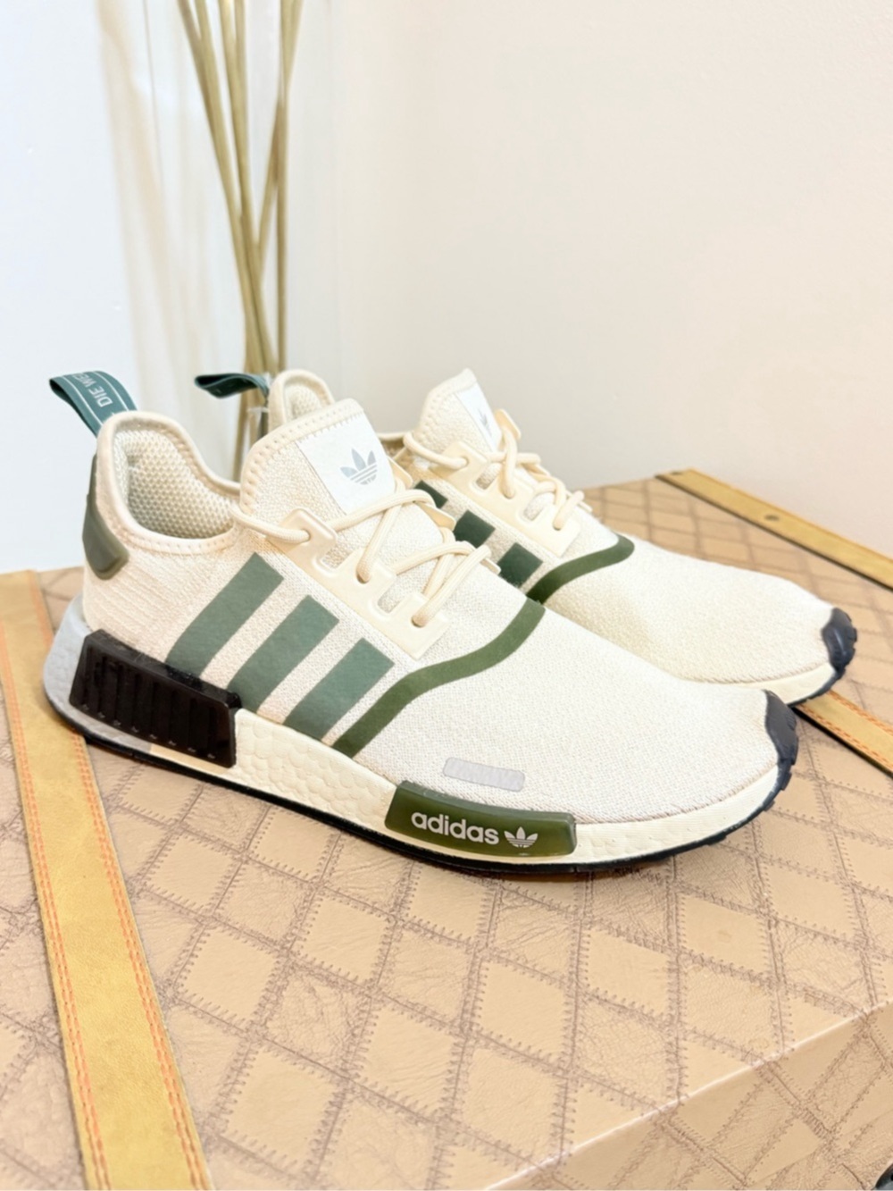 🌾 adidas NMD_R1 Sneakers White Focus Olive US 10